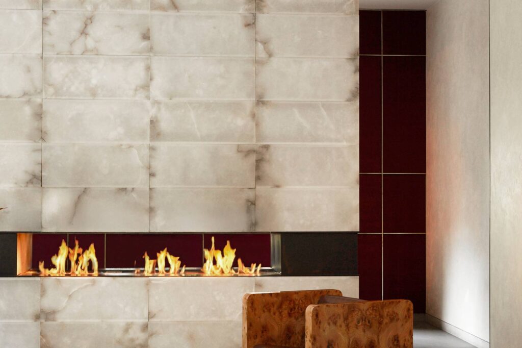Alabastro en el Hotel ST. Paul de Montreal 2 hotel fireplace web